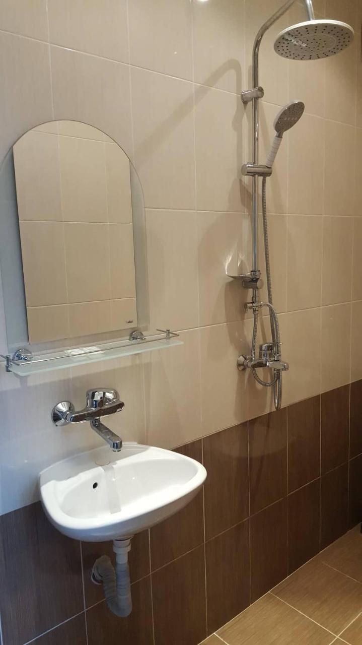 Guest House Chinar 08 Kirkowo Zewnętrze zdjęcie